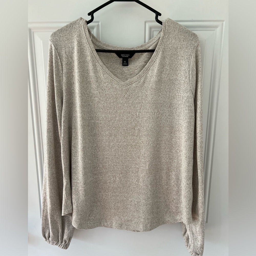 Women’s Top size XL. Simply Vera Wang